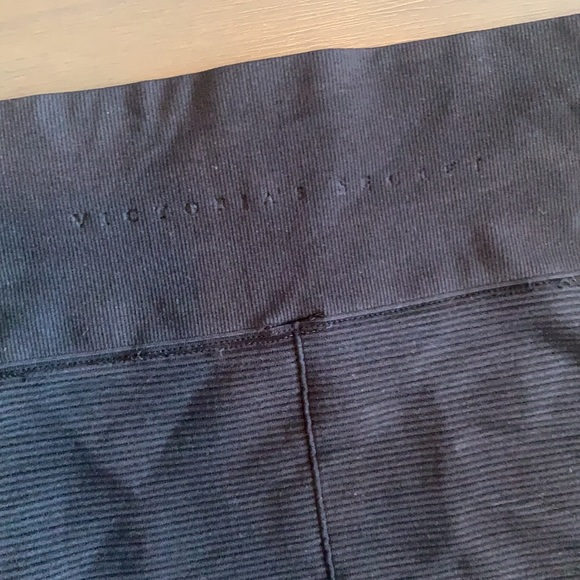 VS Seamless Capri Legging - Picture 2 of 3